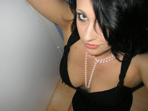 Morena muy zorra en fotos eróticas