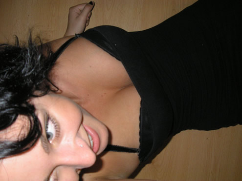 Morena muy zorra en fotos eróticas