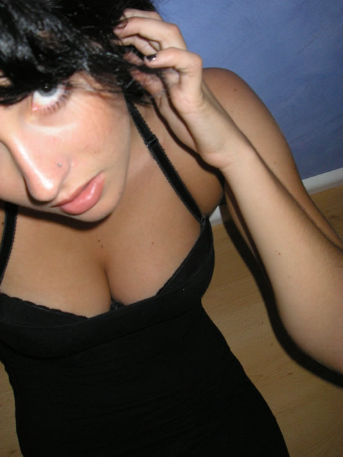 Morena muy zorra en fotos eróticas